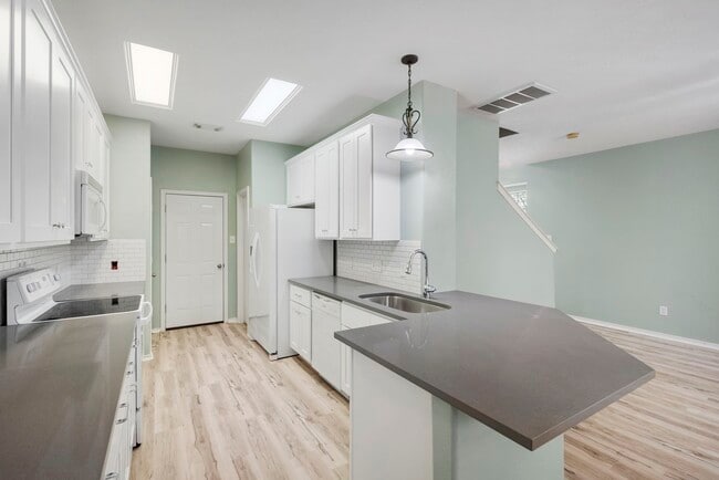 Building Photo - 98 E Stedhill Loop