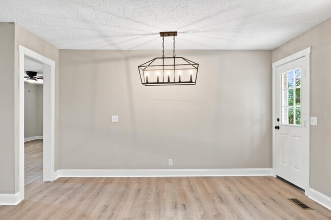 Building Photo - 114 Alpine Dr