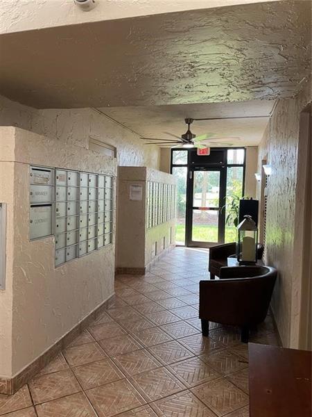 Building Photo - 250 Jacaranda Dr