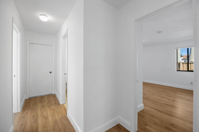 Building Photo - 2925 Azalea Dr