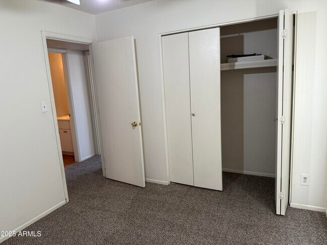 Building Photo - 2105 E Colgate Dr