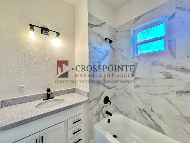 Building Photo - Coming Soon! Remodeled 1 Bedroom 1 Bath in the Heart of Tyler!