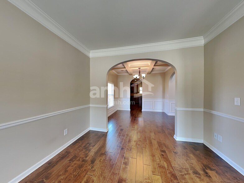 Building Photo - 137 Border Ave