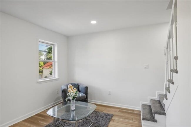 Building Photo - HOME FOR THE HOLIDAYS SPECIAL!-4 BEDROOM HOME IN FOX CHAPEL