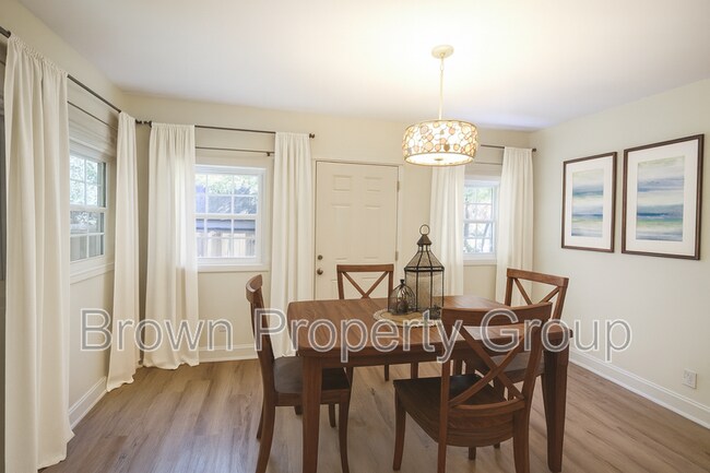 Building Photo - 3022 Cliffdale Rd