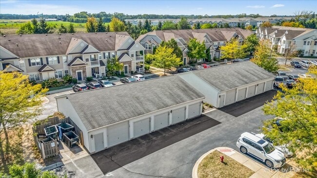 Building Photo - 2215 Aurora Dr