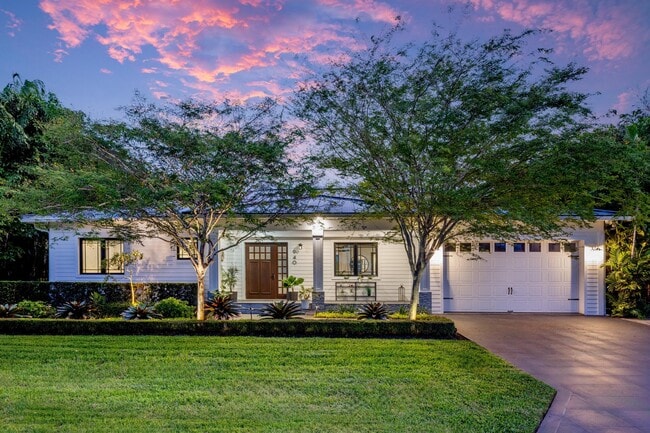 Building Photo - 940 Greenbriar Dr