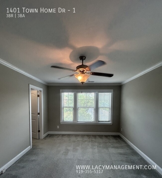 Building Photo - 1401 Town Home Dr