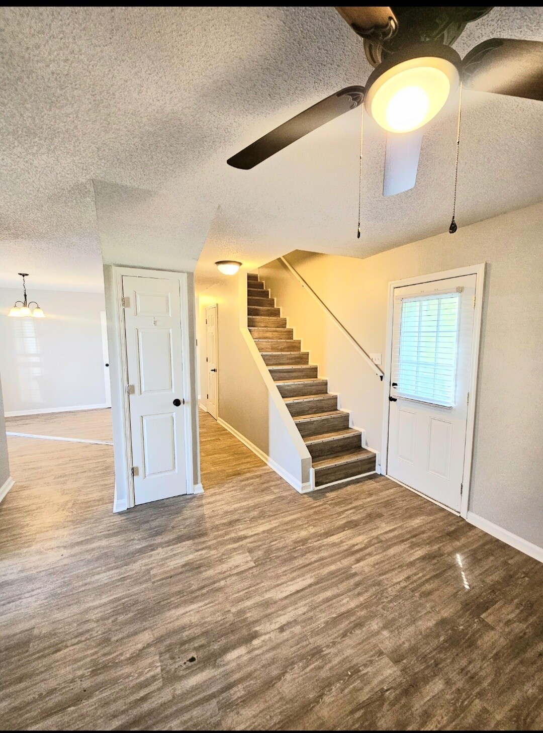 Building Photo - 112 W Oak Manor Ct