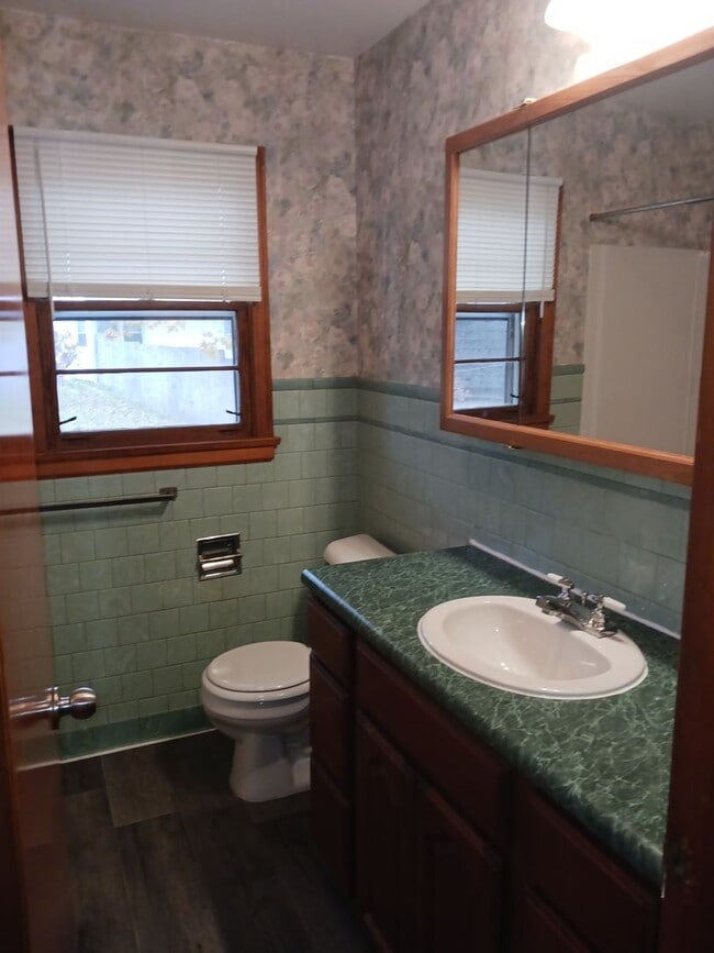 Building Photo - Beautiful 2 bed 2 bath home with large lot...