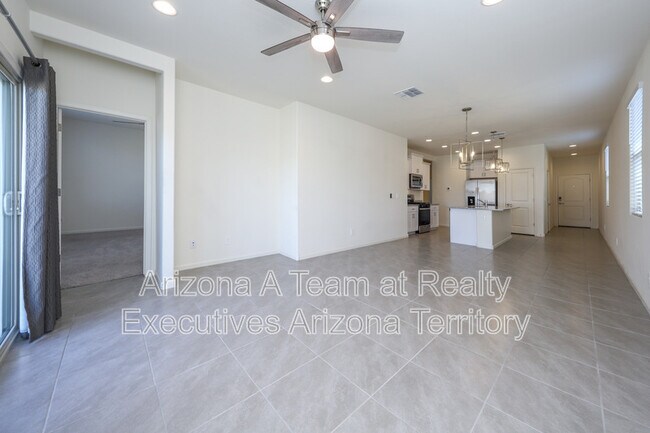 Building Photo - 4882 E Greenway Wash Dr