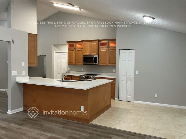 Building Photo - 5514 SW 89th Ave