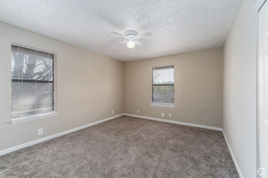 Building Photo - 4601 Packard Dr