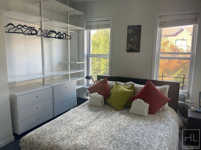 Primary Photo - QUINCY STREET