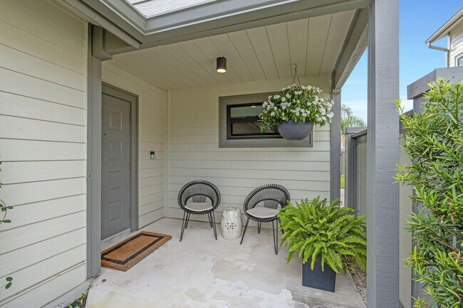 Building Photo - 2474 Bedford Mews Dr