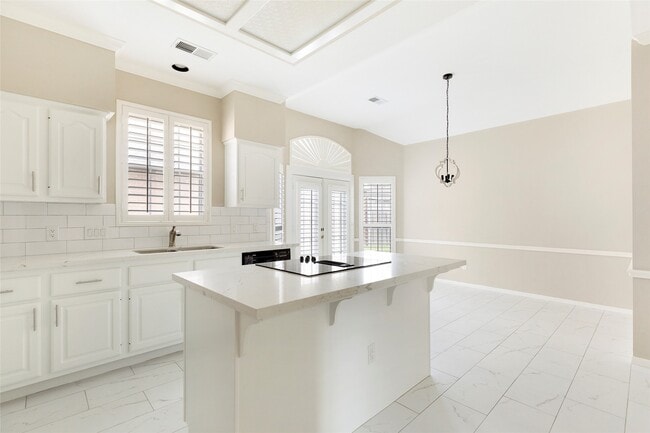 Building Photo - 3306 Redwood Lake Dr