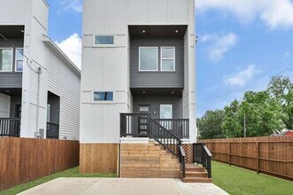 Building Photo - Welcome to your dream home!