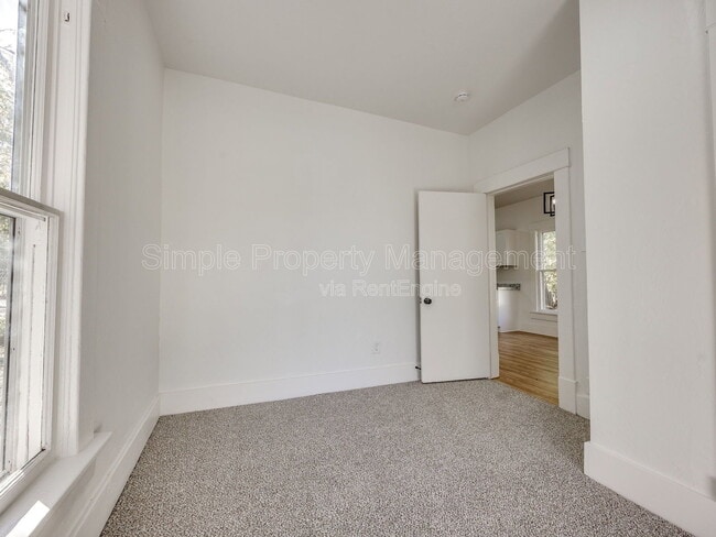 Building Photo - 811 W Wade St