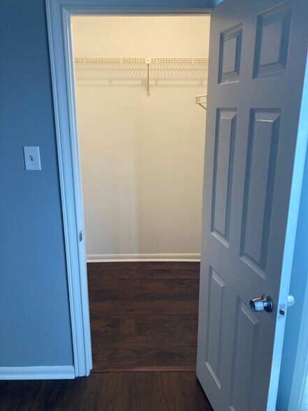 Building Photo - 13715 Kenner Ave