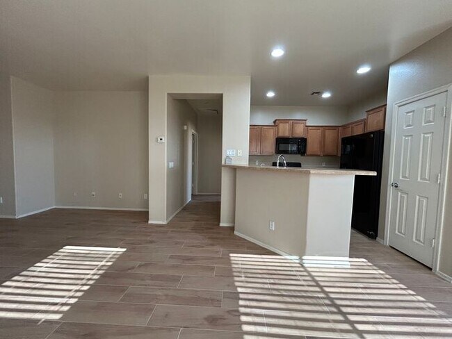 Building Photo - 7635 W Springfield Wy