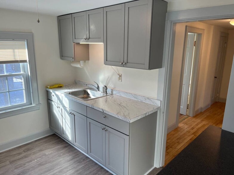 Building Photo - 870 Woodbury Ave