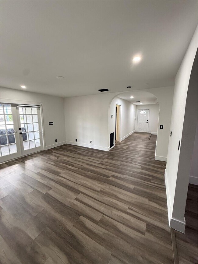 Building Photo - 1711 SW 100th Ave