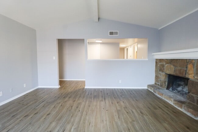 Building Photo - 2 Bed | 2 Bath in Central Tulsa!