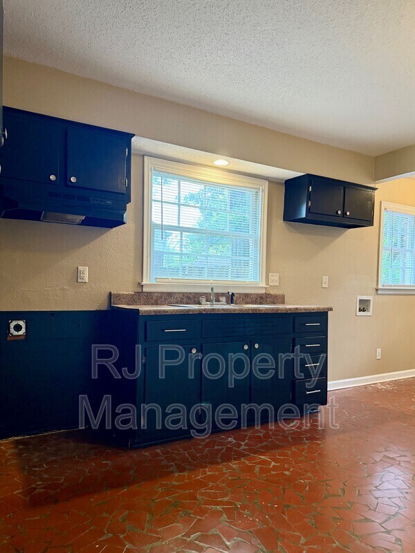 Building Photo - 3458 Sophia St