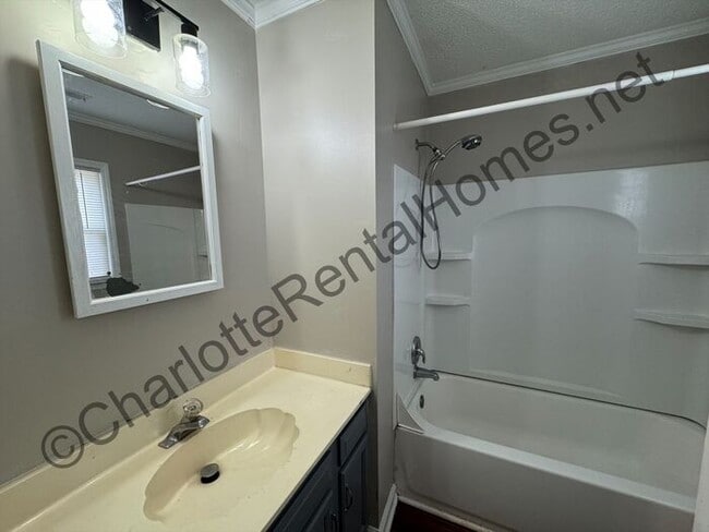 Building Photo - Nice 3 bedroom 2 bathroom home in Charlotte!