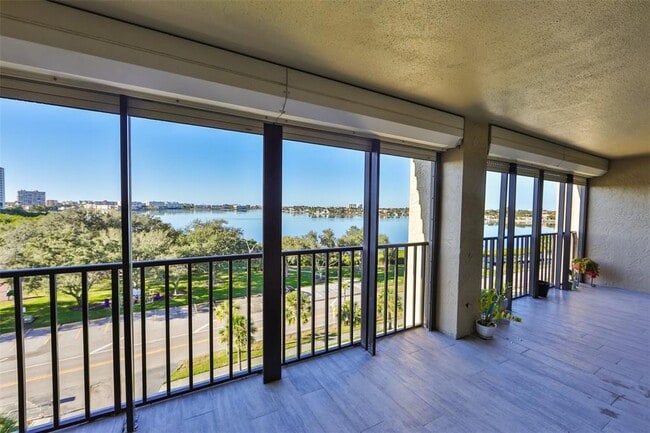 Building Photo - 7037 Sunset Dr S