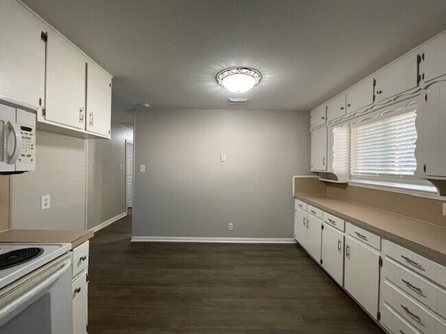 Building Photo - 1329 Harrison Ln