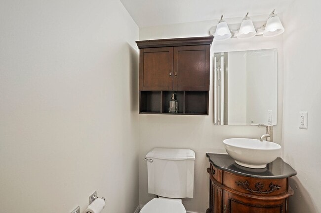 Building Photo - Beautiful One Bedroom in the Heart of Foggy Bottom| Water and Gas Included!