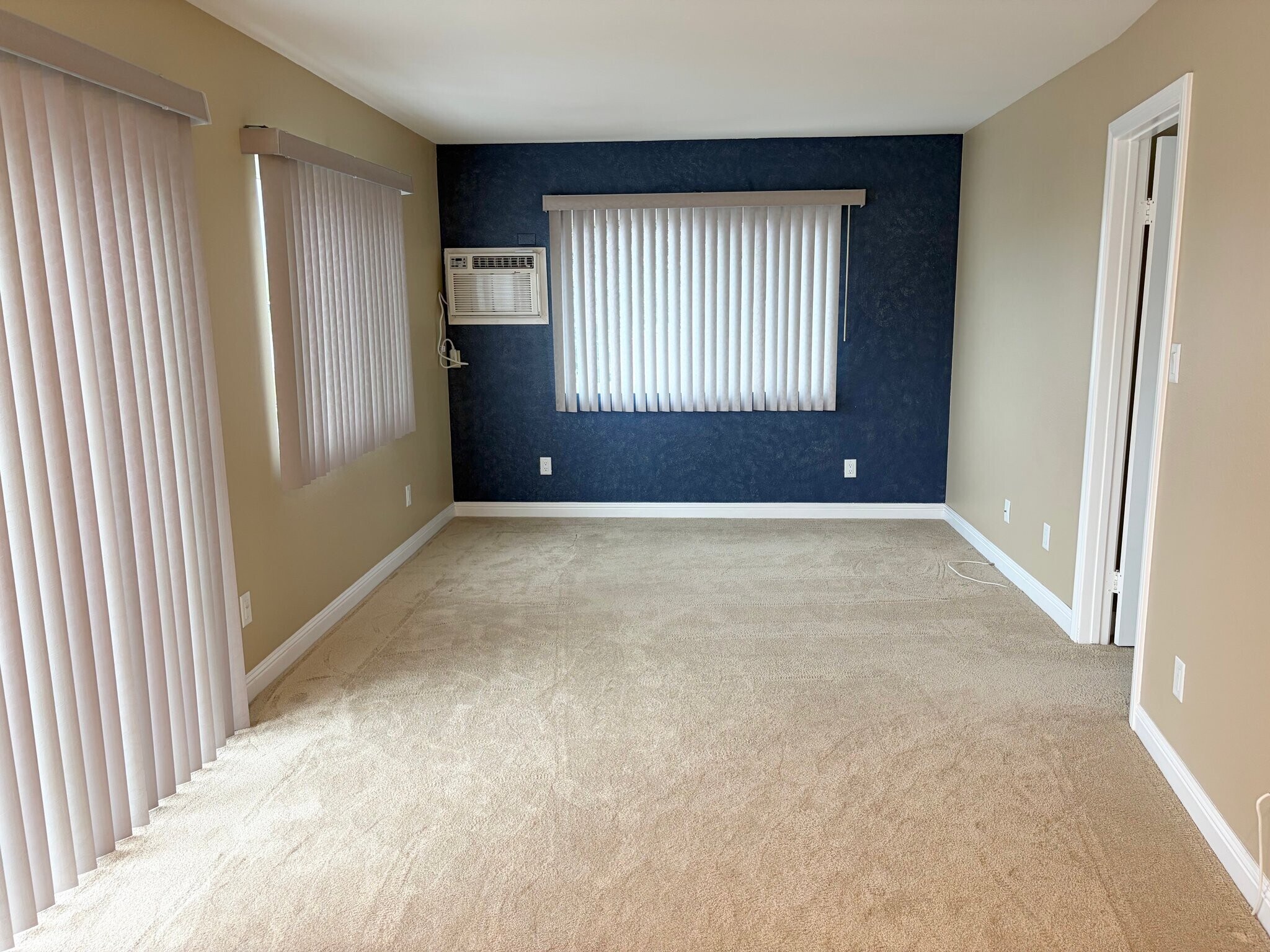 Building Photo - 8700 Rumson Dr