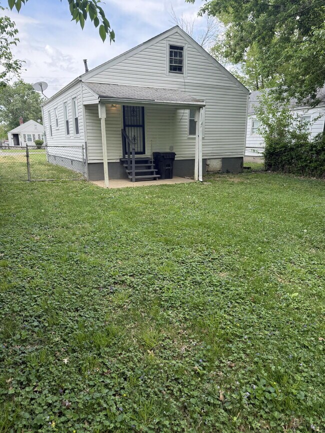 Building Photo - 2 bedroom, 1 bathroom house on W Kentucky Street