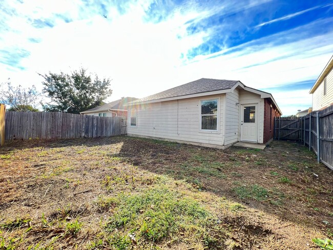 Building Photo - 4 Bedroom 2 Bath and 2 Car Garage