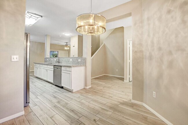 Building Photo - 716 Peachy Canyon Cir