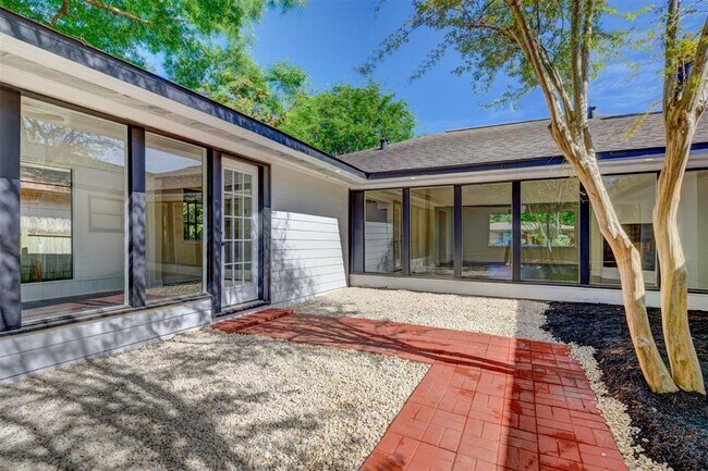 Building Photo - 3403 Linkwood Dr