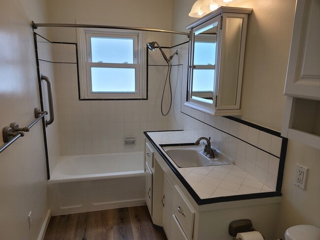 Building Photo - 422 N Shaffer St