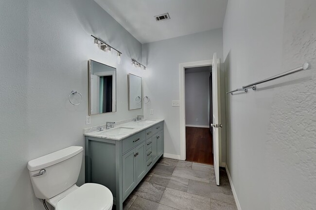 Building Photo - Designer Updates, Timeless Charm & an Unbeatable Fort Worth Location!