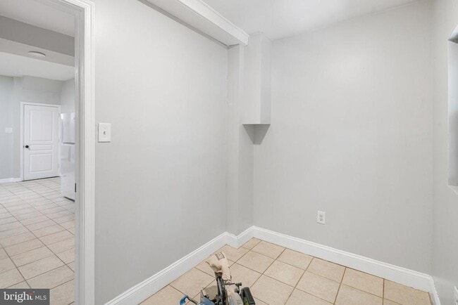 Building Photo - 3857 Wyalusing Ave