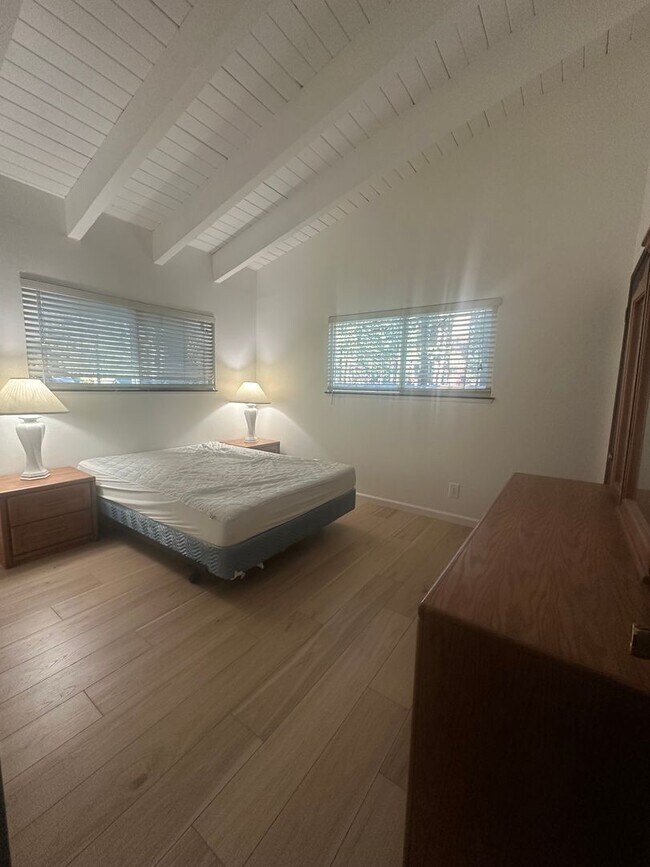 Building Photo - 2577