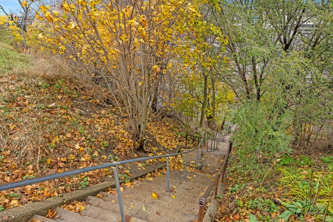 Building Photo - 647 Fairview Ave NE