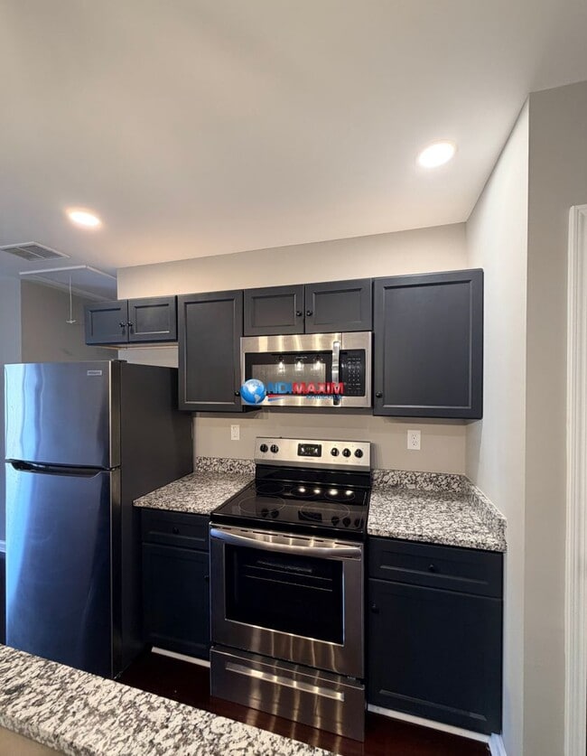 Building Photo - 147 N Main St