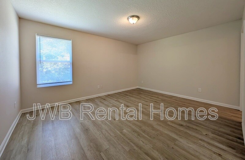 Building Photo - 8216 Eaton Ave