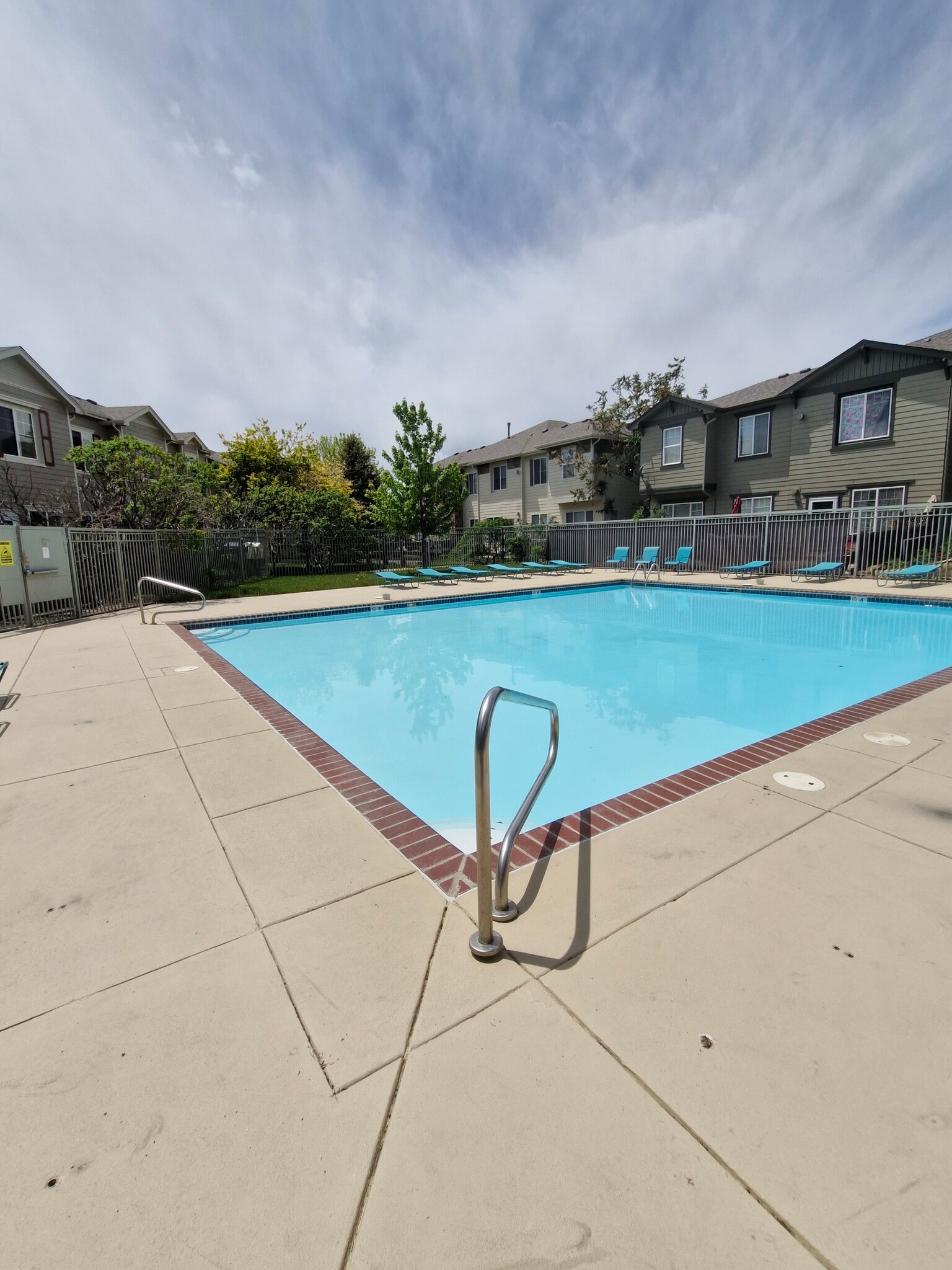 Building Photo - 12963 Grant Cir E