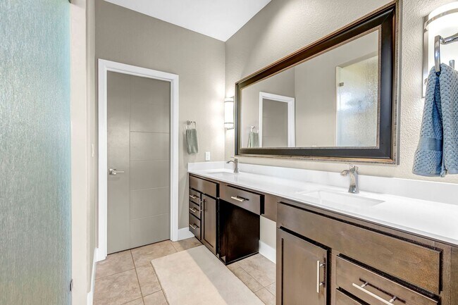 Building Photo - 2722 Mylonite Dr
