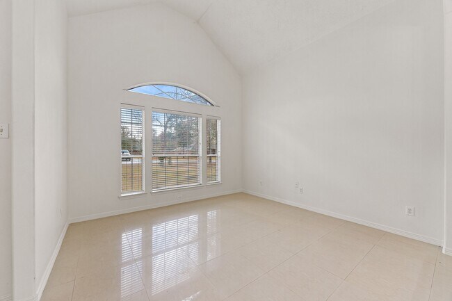 Building Photo - 910 Box Elder Dr