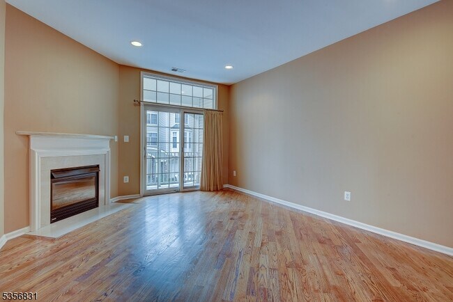 Building Photo - 608 Kensington Ln