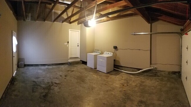 Building Photo - Modern 3-Bedroom Home Near San Leandro Sch...
