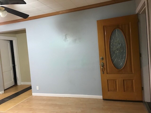 Building Photo - 208 B St